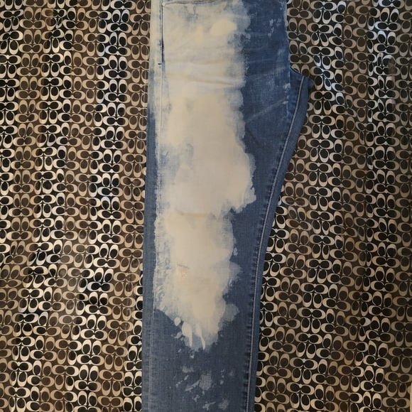 Armani Jeans - Picture 5 of 9